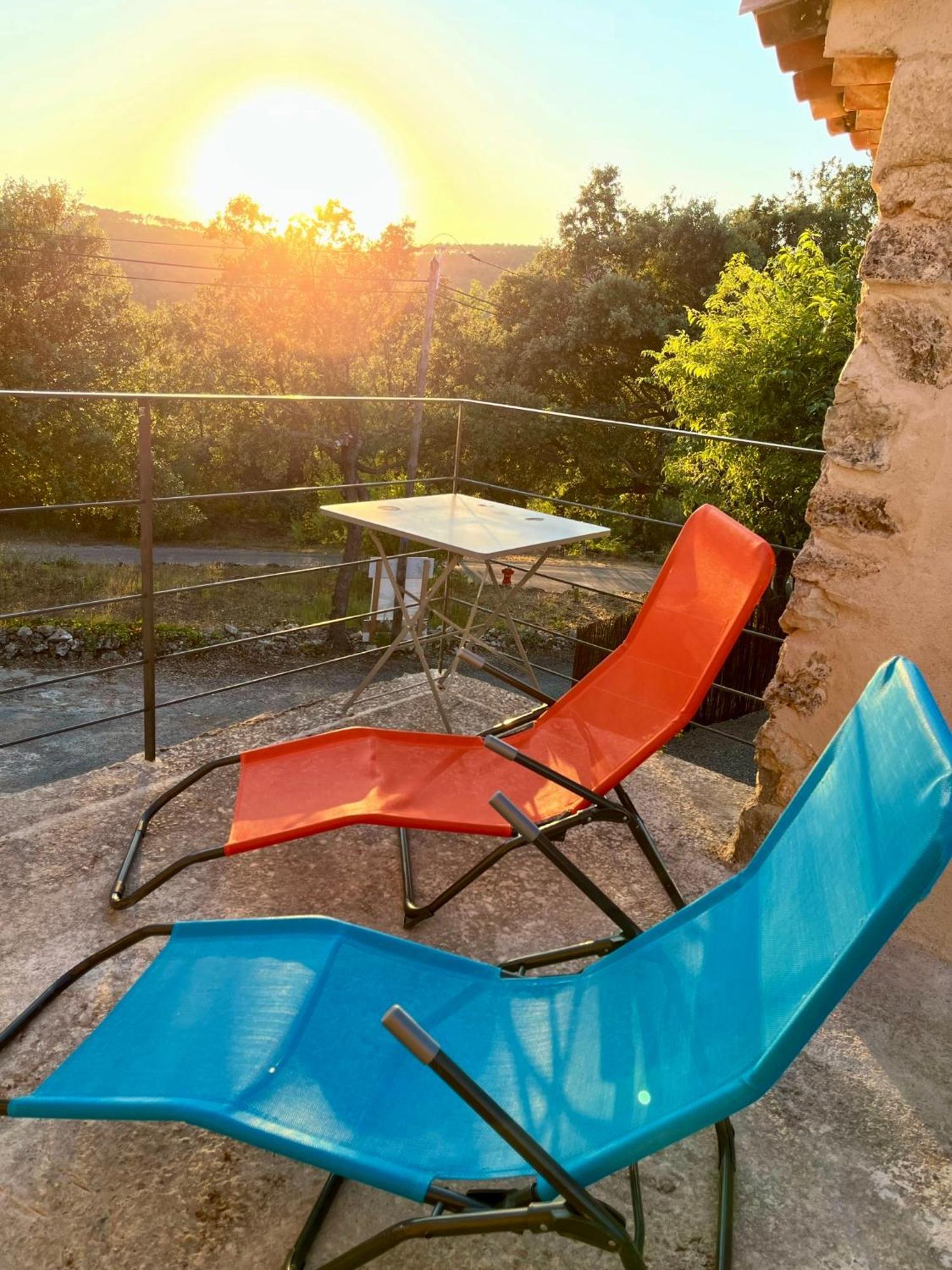 La Parenthese Du Var - Gite Avec Grande Terrasse Vue Sur Piscine Saint-Antonin-du-Var 외부 사진
